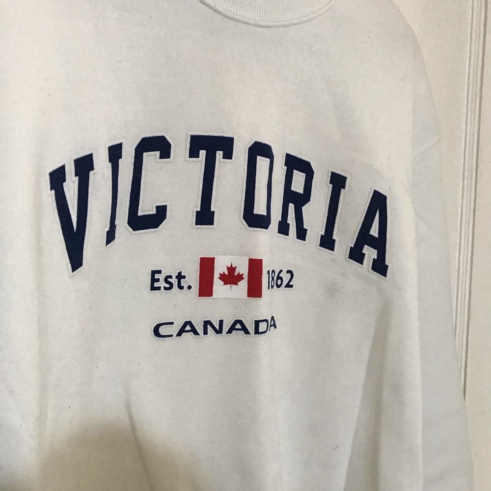Womens Victoria Canada Sweatshirt- Canadian Vintage Clothing Co. Large